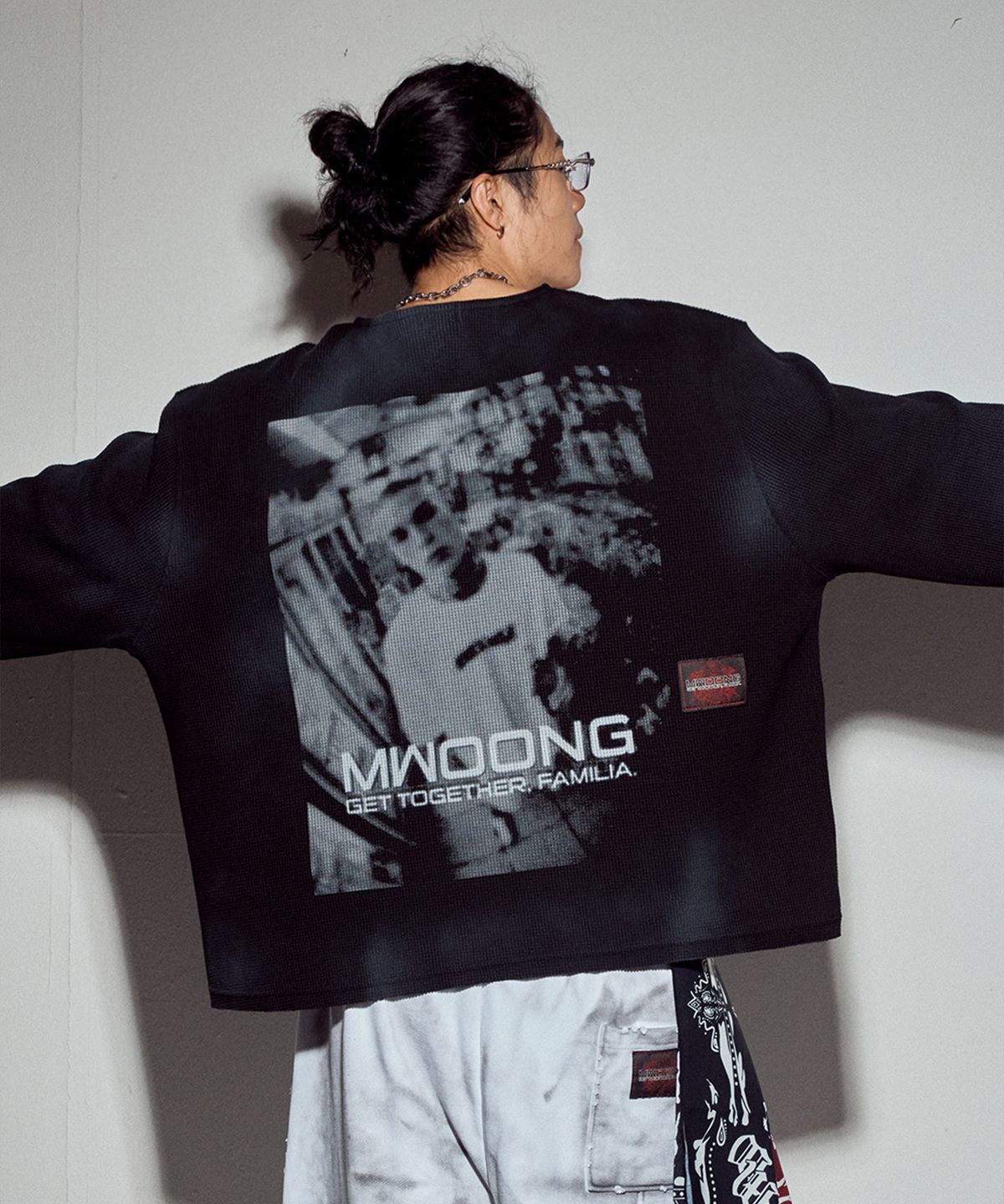 뭉(MWOONG) VTG printing heavy waffle LS-BK dirty
