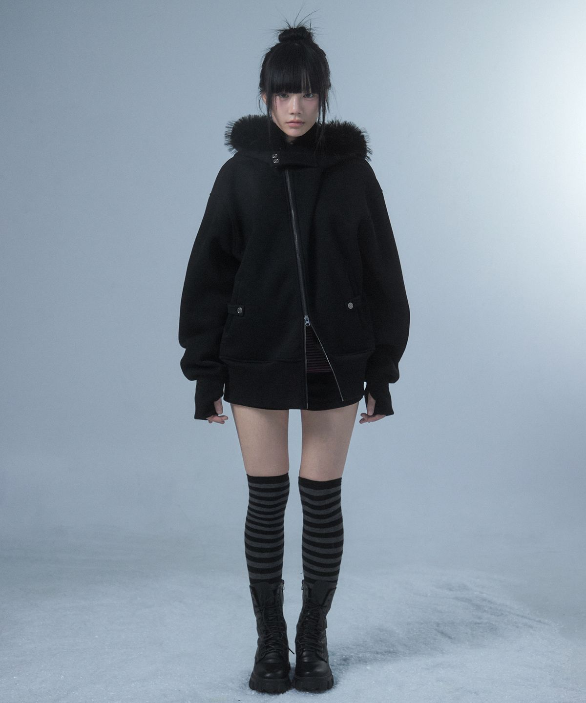 루프(LOOXP) 사선 하이넥 퍼 트리밍 오버핏 후드집업 블랙