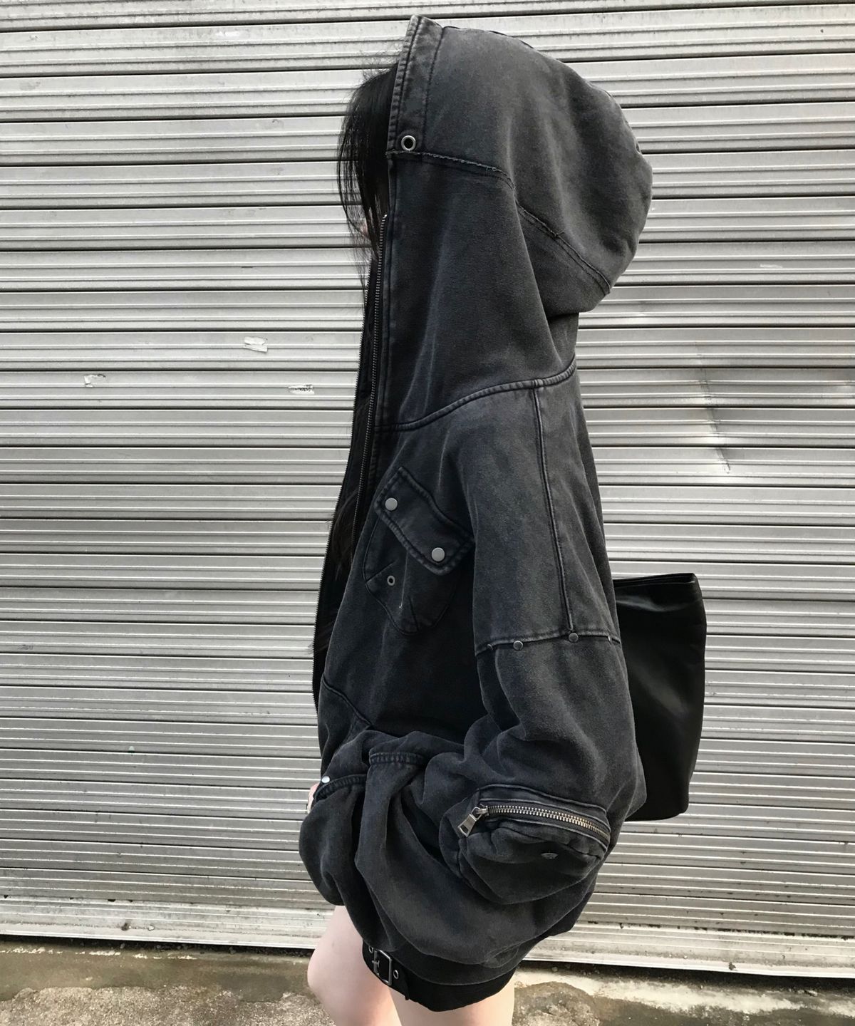 리버뉴스(LIBERALNEWS) RUCHED DISTORTED SLEEVE Zip Hoodie_GRAY