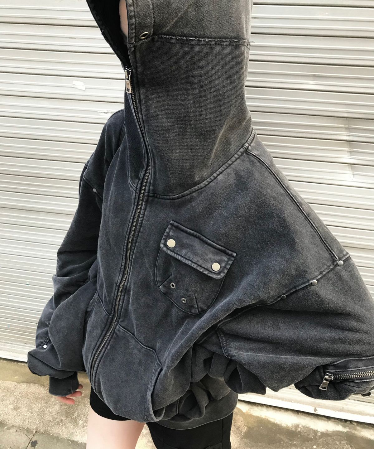 리버뉴스(LIBERALNEWS) RUCHED DISTORTED SLEEVE Zip Hoodie_GRAY