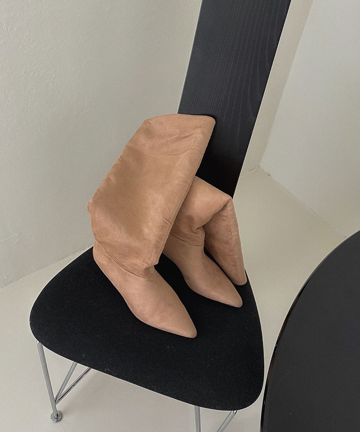 무드앤플(MOODNPLE) Moody 포인트힐 슬라우치 부츠 4cm 2color