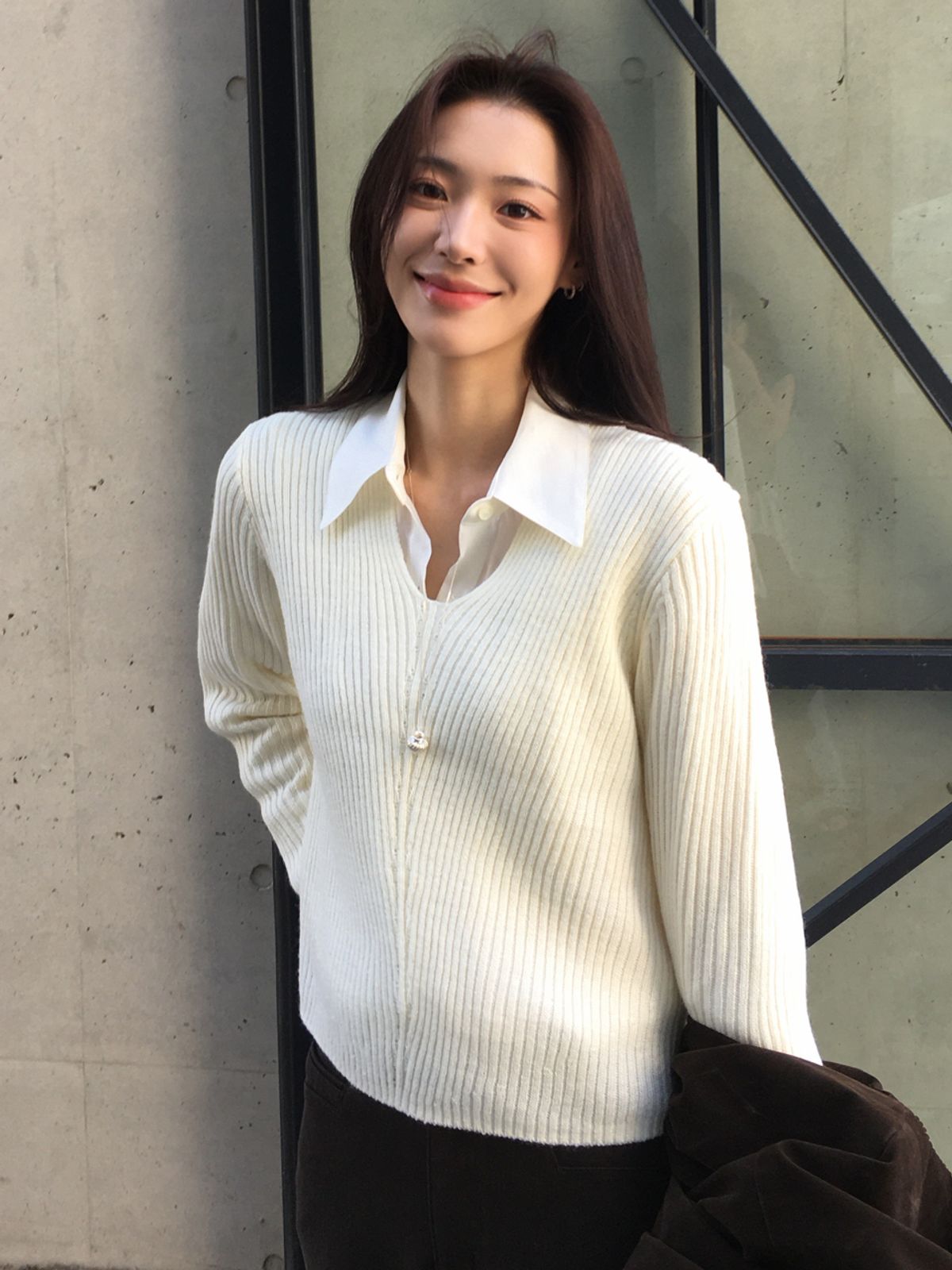 모멧(MOMET) 리브드 울 브이넥 니트 크림