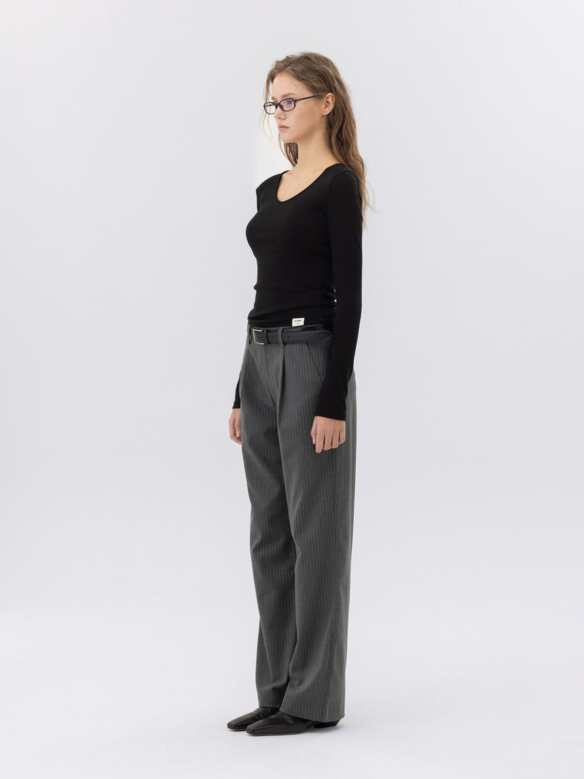 글로니(GLOWNY) G GENTLE WIDE LEG PINSTRIPE PANTS 2.0 (CHARCOAL)