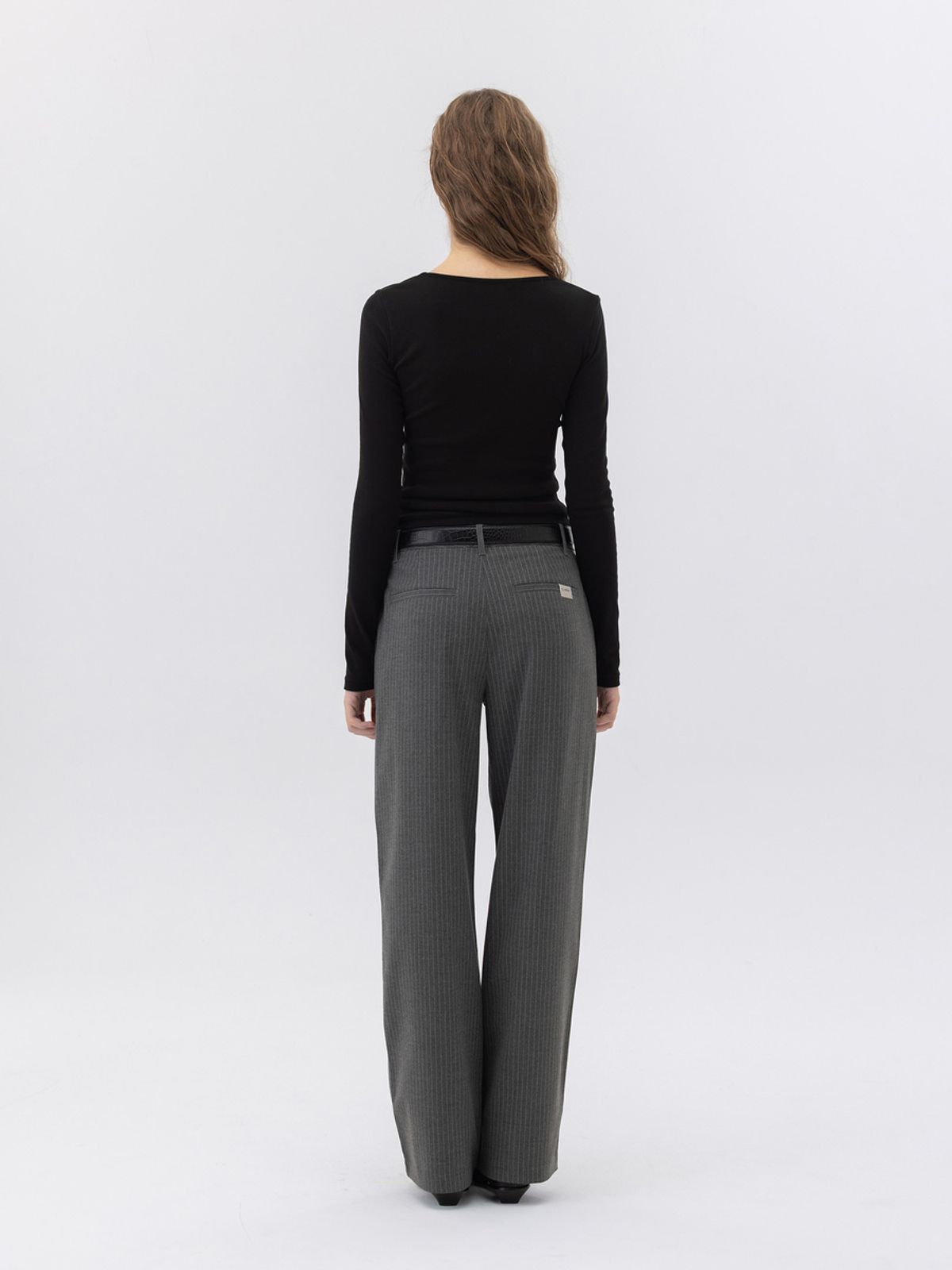 글로니(GLOWNY) G GENTLE WIDE LEG PINSTRIPE PANTS 2.0 (CHARCOAL)
