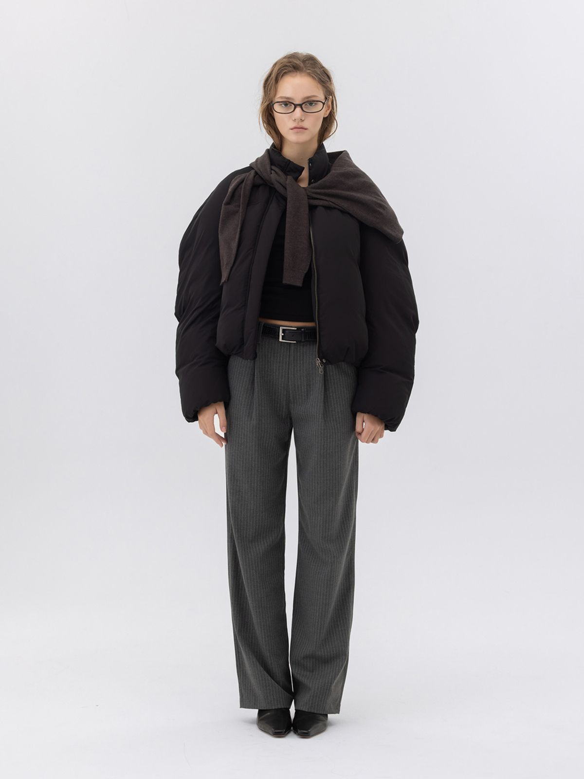 글로니(GLOWNY) G GENTLE WIDE LEG PINSTRIPE PANTS 2.0 (CHARCOAL)
