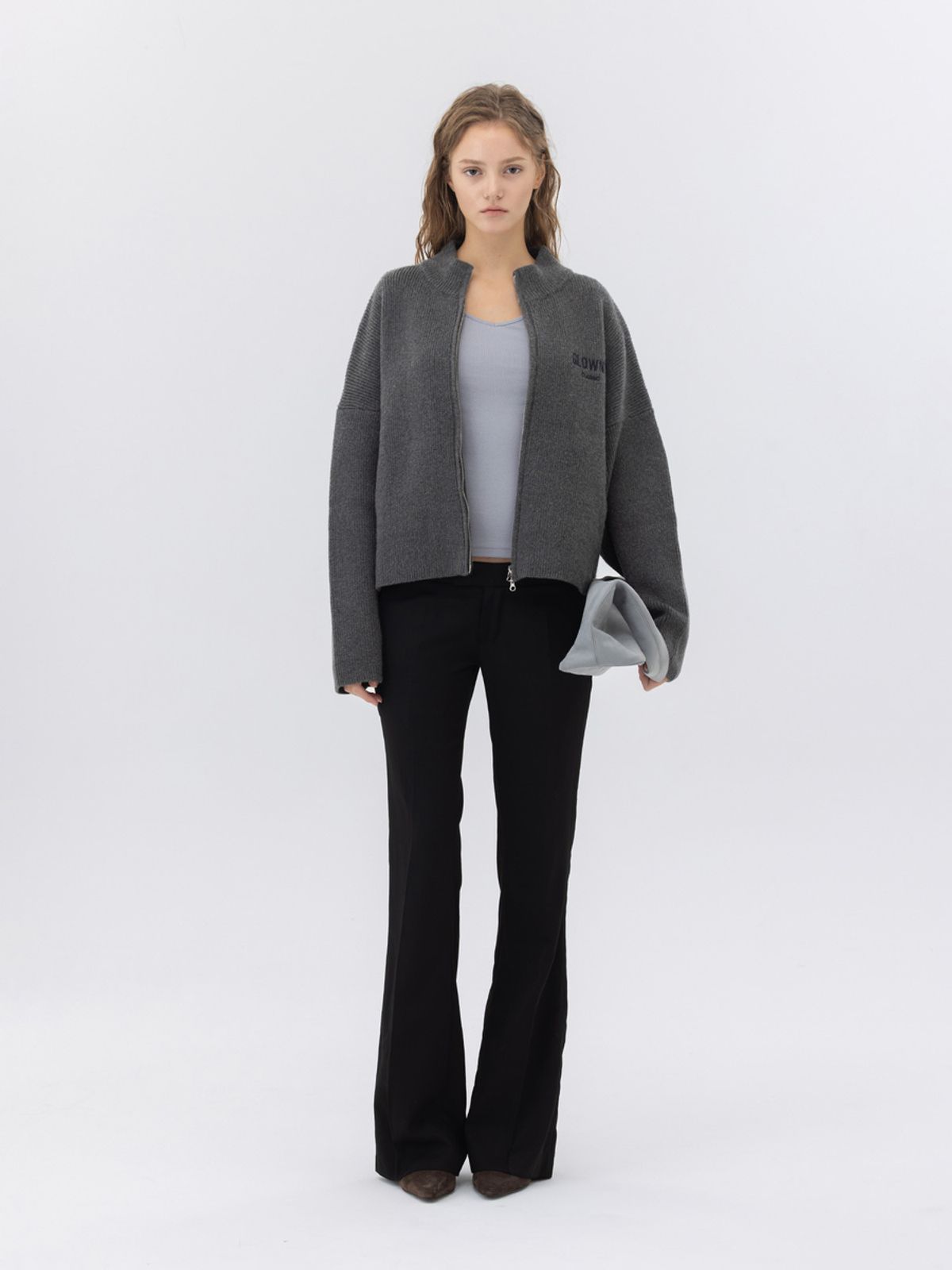 글로니(GLOWNY) G CHARM V-NECK LONG SLEEVE (DUSTY BLUE)