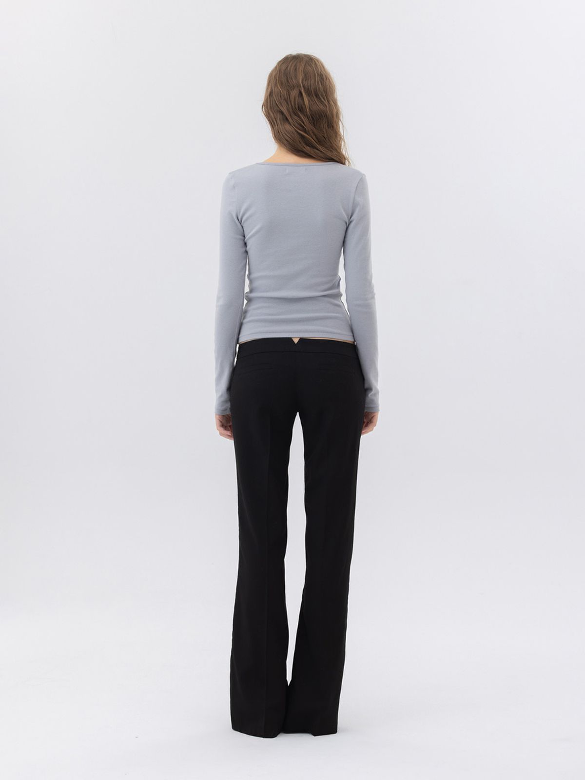 글로니(GLOWNY) G CHARM V-NECK LONG SLEEVE (DUSTY BLUE)