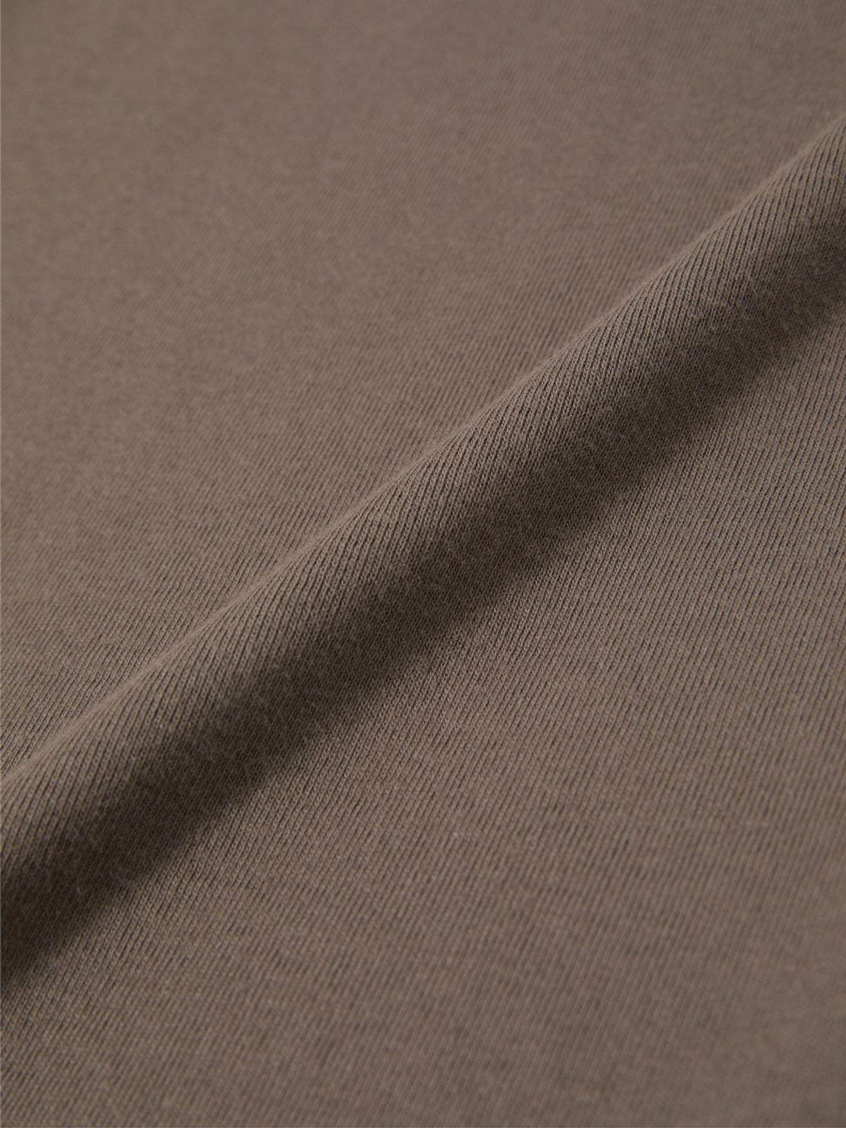 글로니(GLOWNY) G CHARM V-NECK LONG SLEEVE (MOCHA)