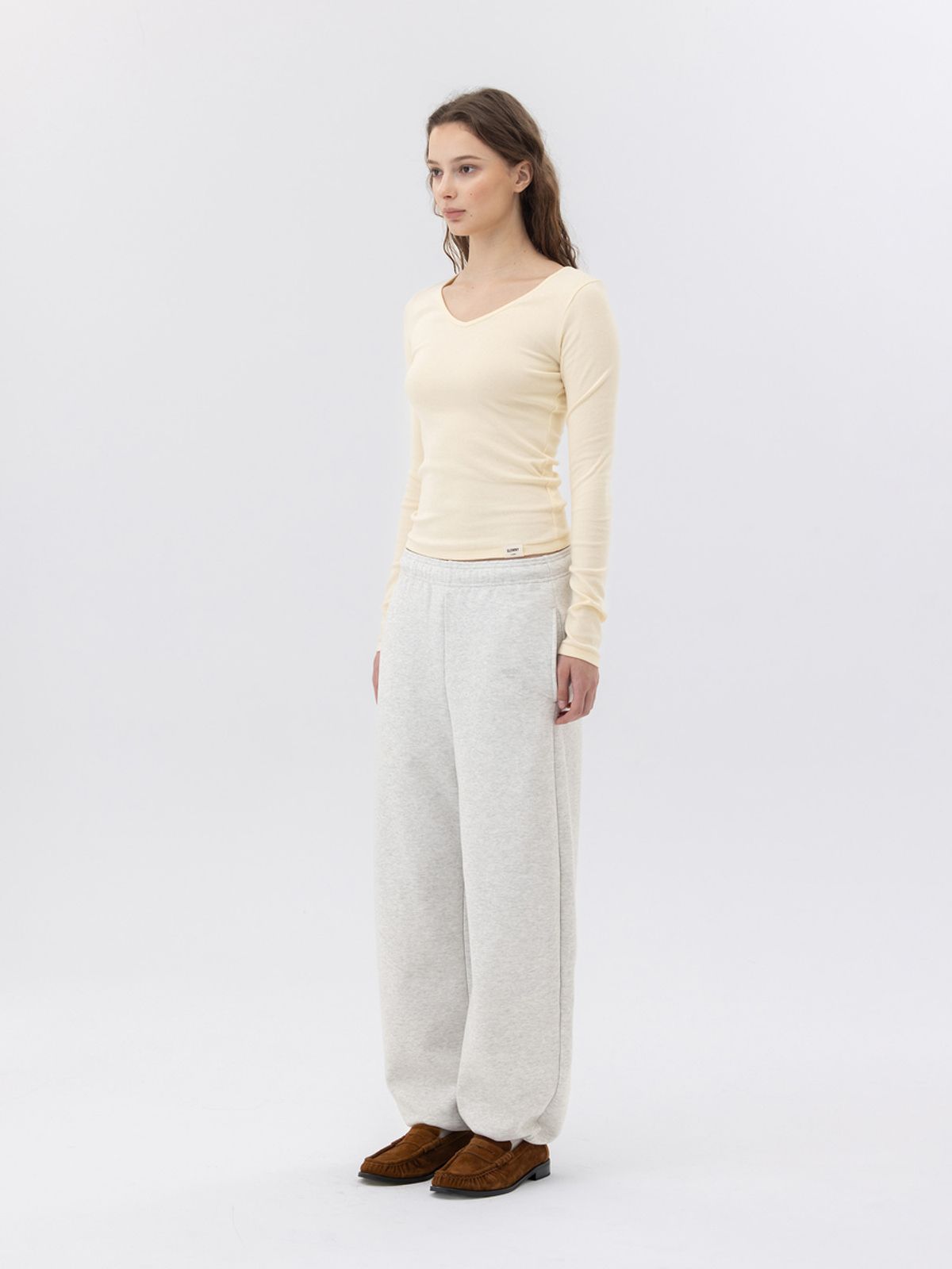 글로니(GLOWNY) G CHARM V-NECK LONG SLEEVE (YELLOW)