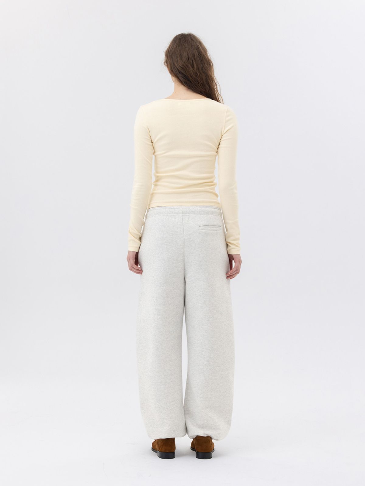 글로니(GLOWNY) G CHARM V-NECK LONG SLEEVE (YELLOW)