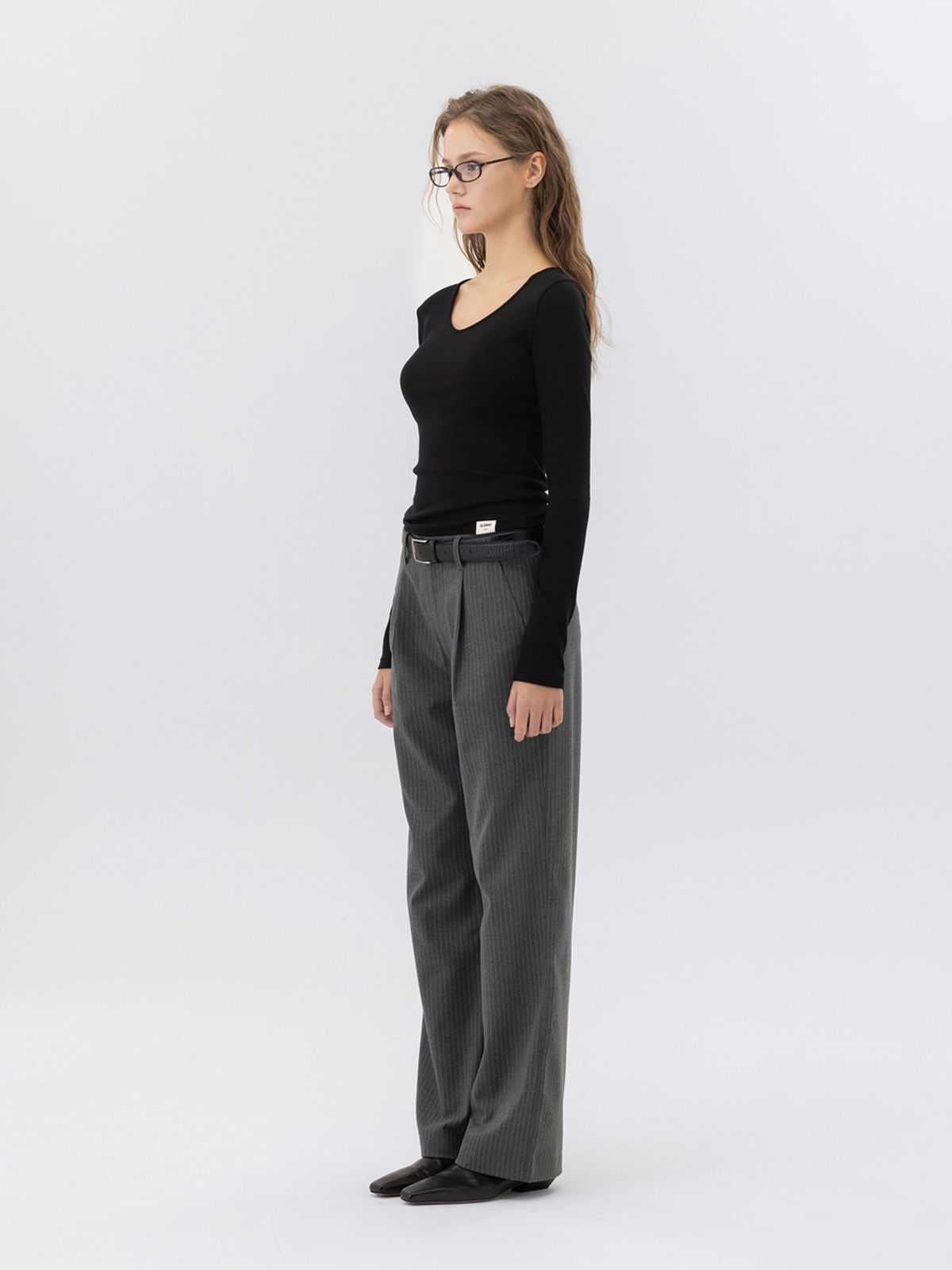 글로니(GLOWNY) G CHARM V-NECK LONG SLEEVE (BLACK)