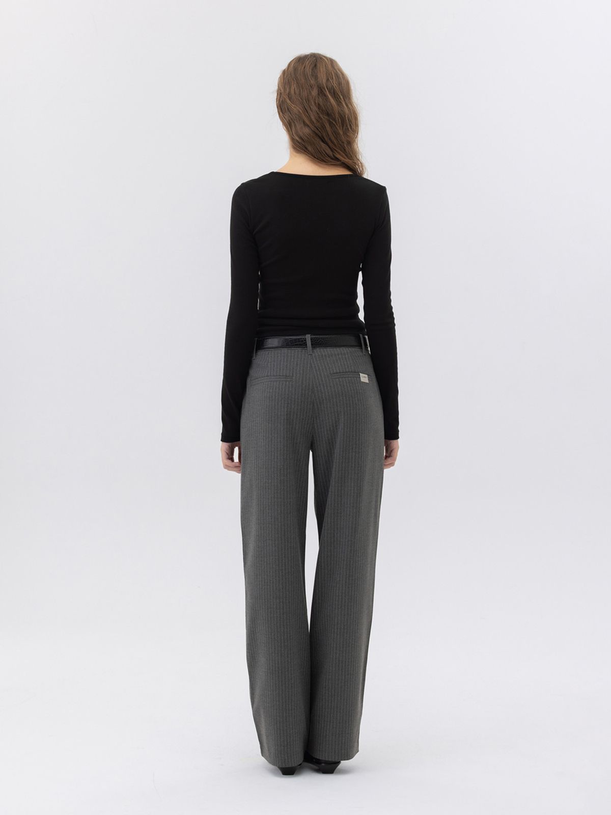 글로니(GLOWNY) G CHARM V-NECK LONG SLEEVE (BLACK)