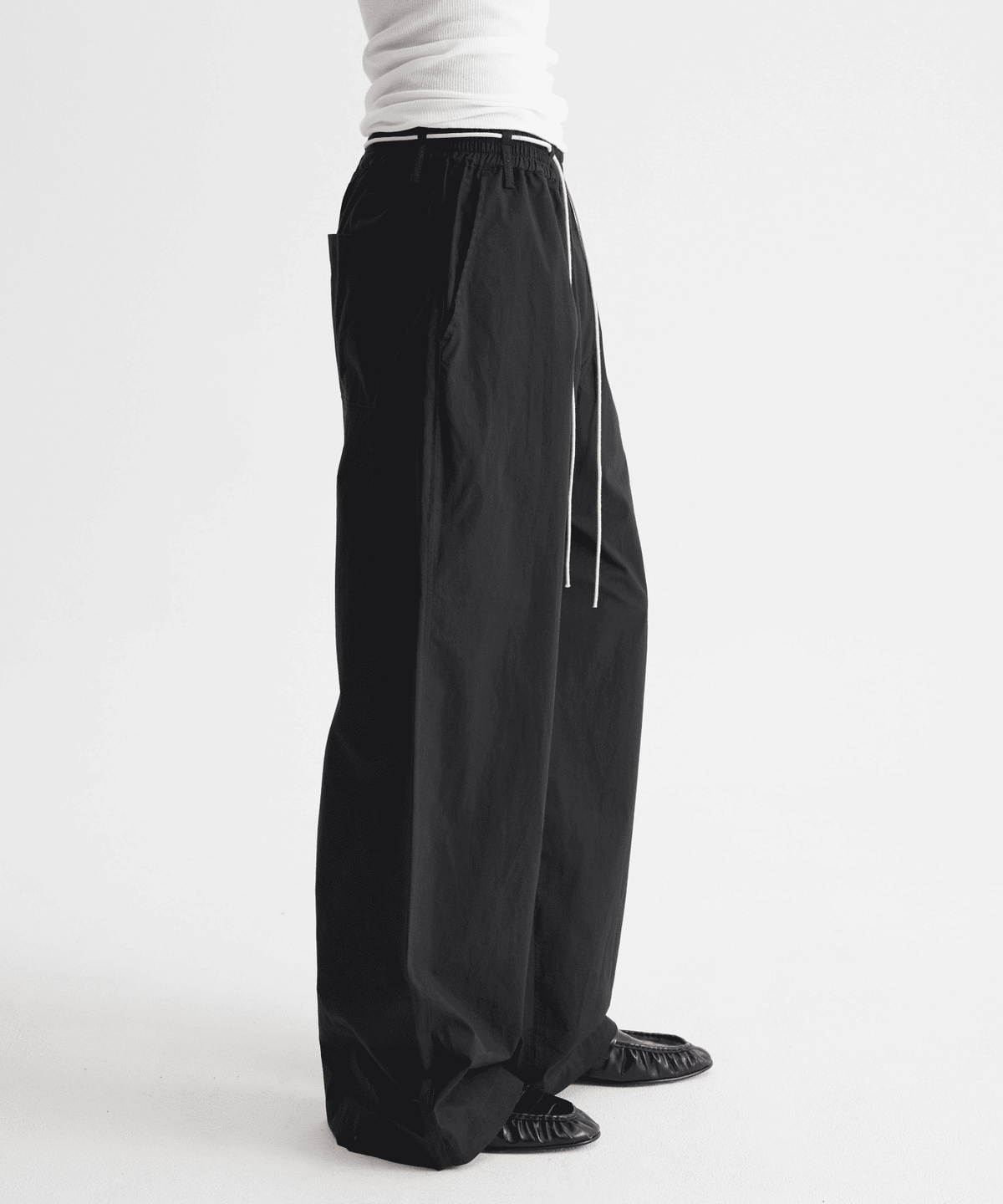 엔써리세븐(NTHIRTYSEVEN) Relaxed Fit Trousers - Black