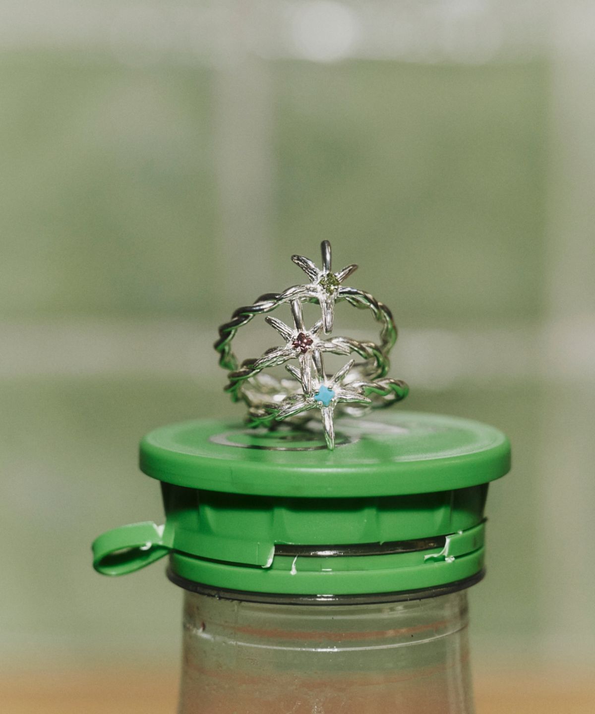 영리영리(YLYL) Tomato crown ring, PERIDOT