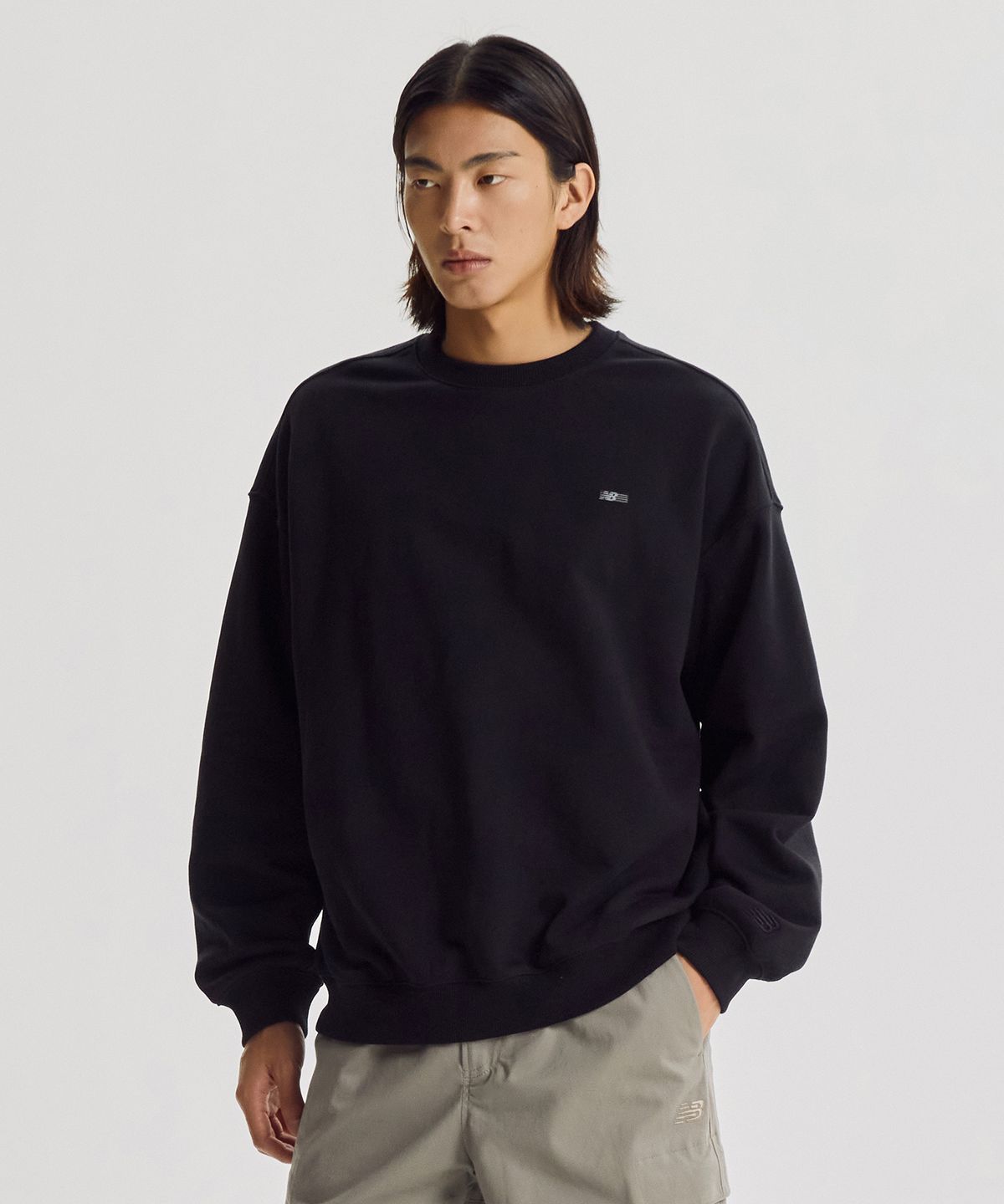 뉴발란스(NEW BALANCE) NBNCG41053 / UNI NEW GREY 레터링 기모 맨투맨 (BLACK)