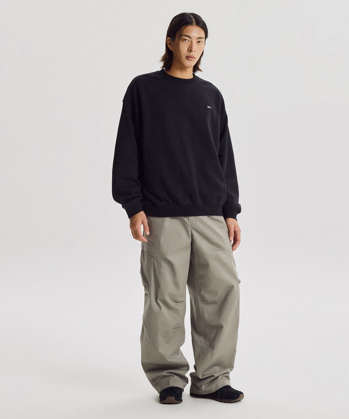 뉴발란스(NEW BALANCE) NBNCG41053 / UNI NEW GREY 레터링 기모 맨투맨 (BLACK)