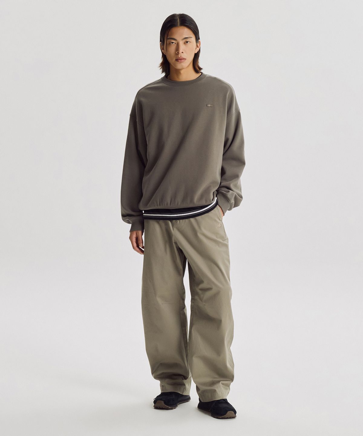 뉴발란스(NEW BALANCE) NBNCG41053 / UNI NEW GREY 레터링 기모 맨투맨 (G/KHAKI)