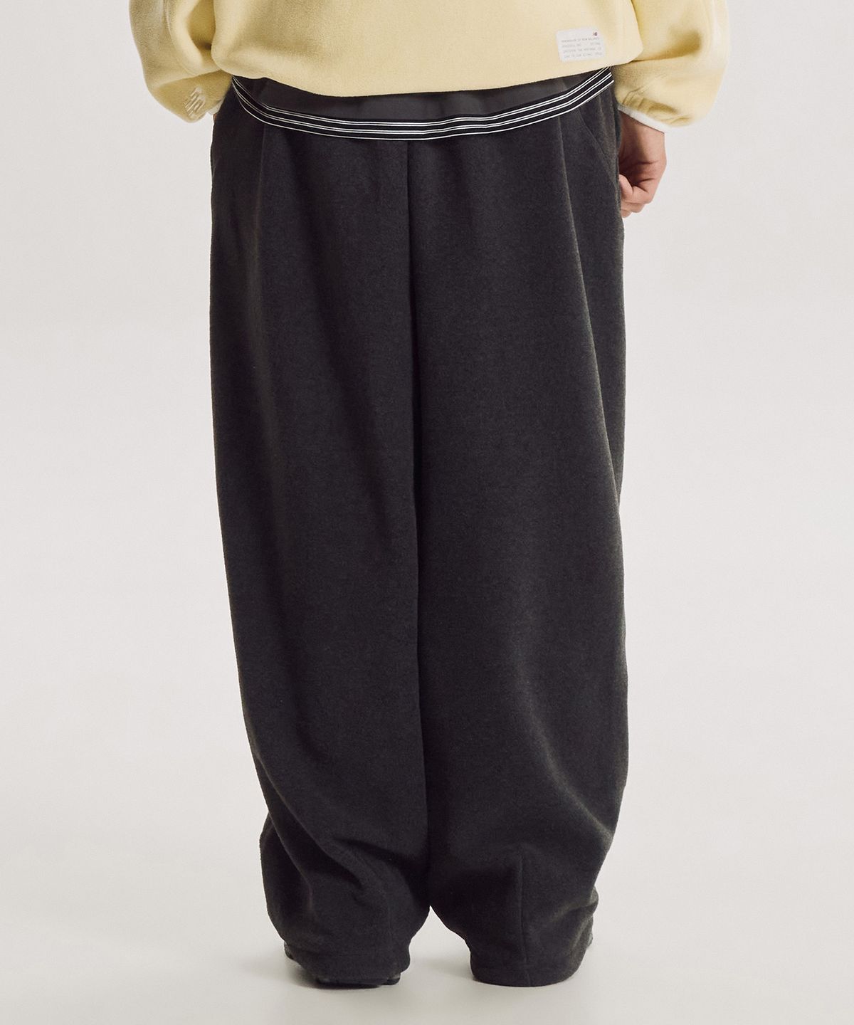 뉴발란스(NEW BALANCE) NBMLG41903 / UNI 플라잉 AEROHEAT 플리스 2WAY 와이드 팬츠 (CHARCOAL)