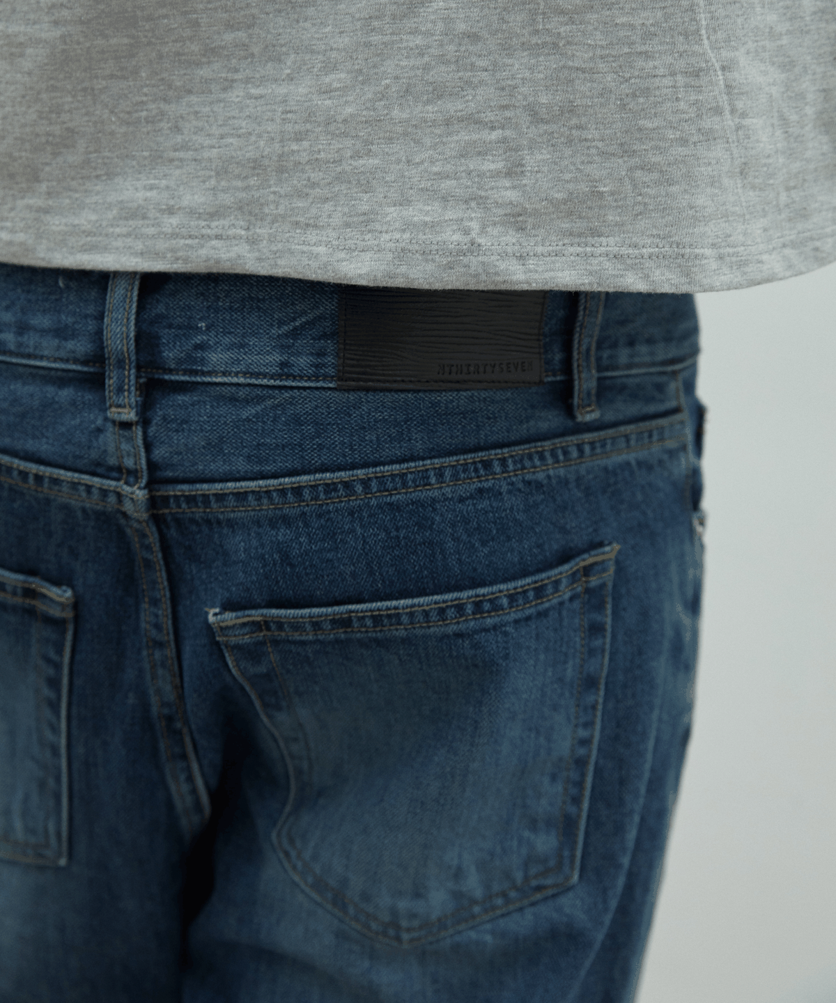 엔써리세븐(NTHIRTYSEVEN) Regular Fit Jeans - Medium Blue
