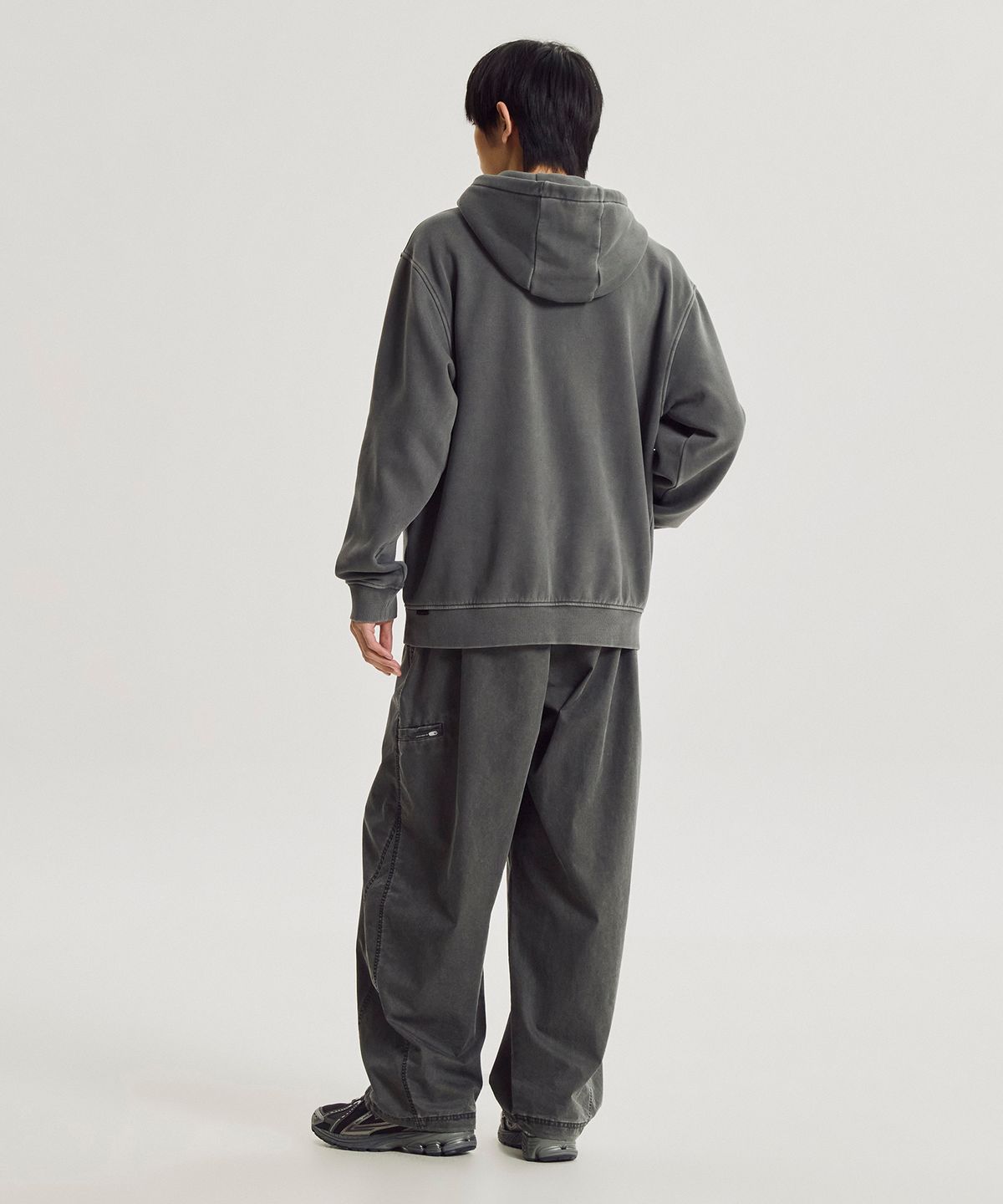 뉴발란스(NEW BALANCE) NBN0G41013 / UNI 에센셜 클래식 다잉 기모 후드티 (D/CHARCOAL)