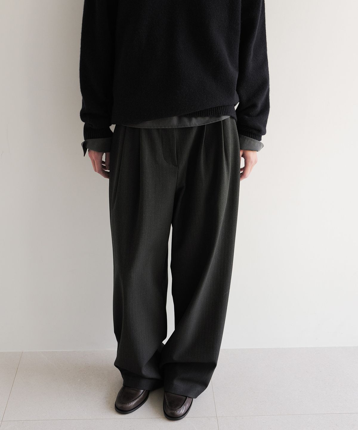 블랭크룸 우먼(BLANKROOM HER) 헤일로 팬츠_HERRINGBONE CHARCOAL