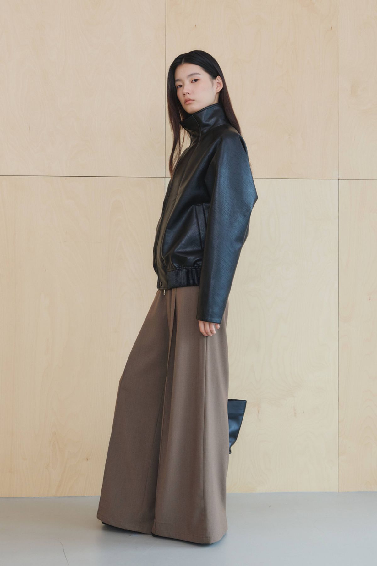 쿠메(KUMÉ) Faux Leather Highneck Blouson, Black