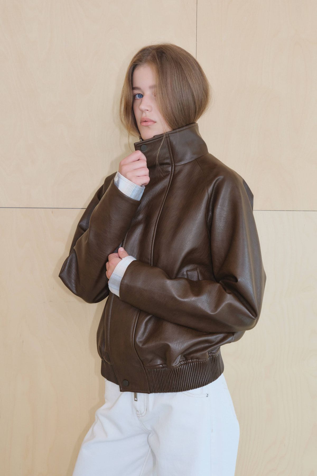 쿠메(KUMÉ) Faux Leather Highneck Blouson, Brown