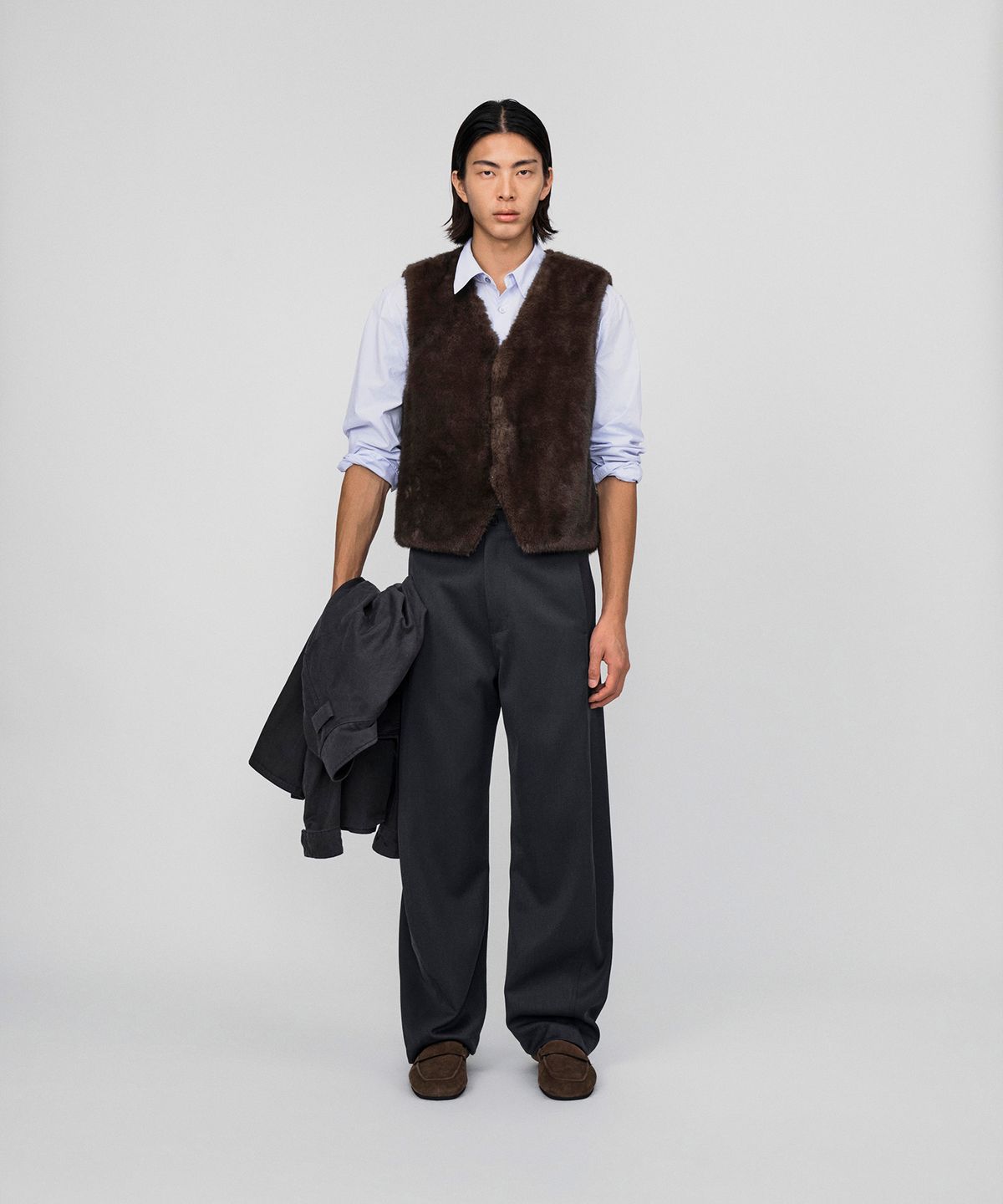 호이테(HEUTE) REVERSIBLE FUR TWILL VEST (DARK GREY)