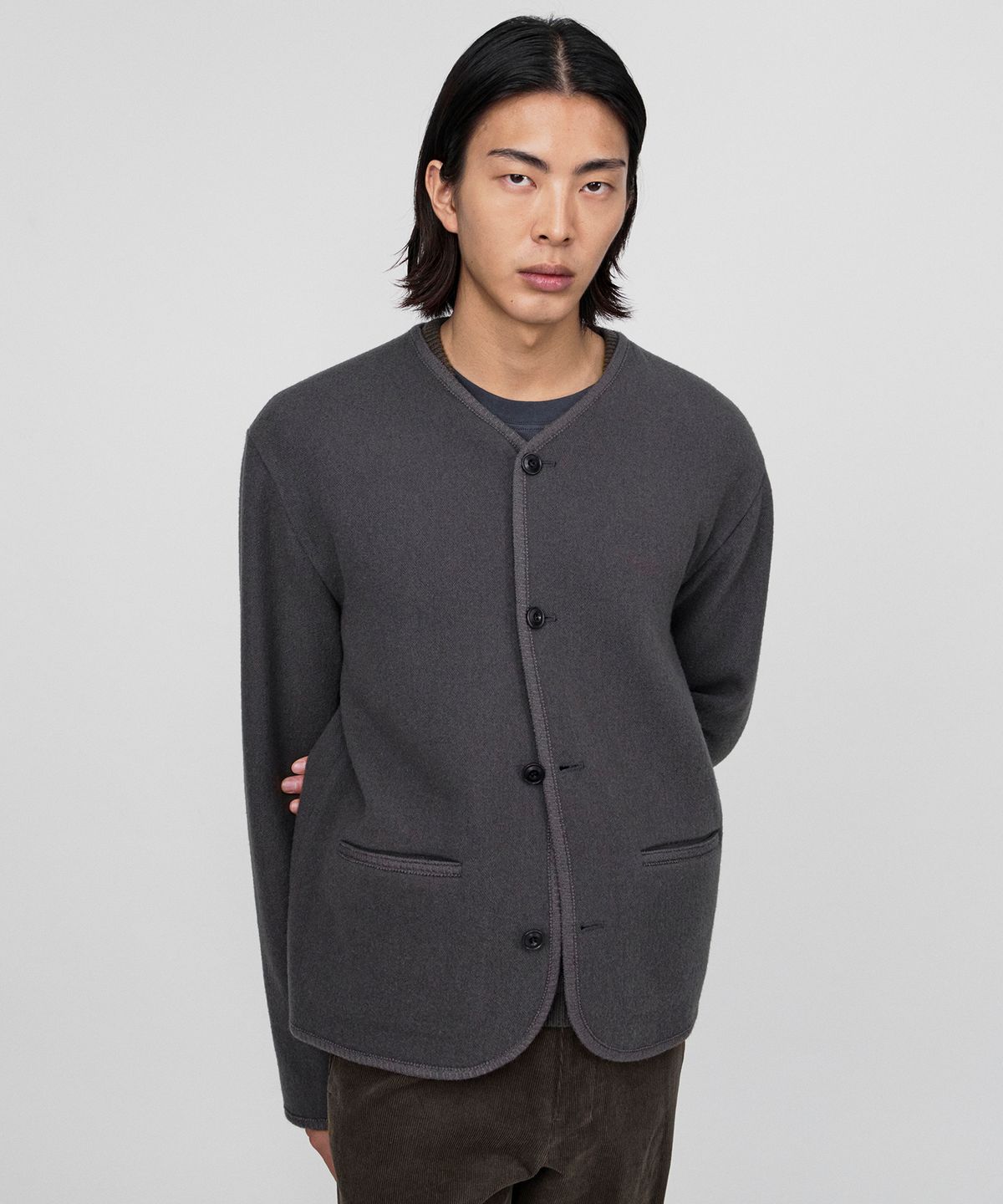 호이테(HEUTE) COLLARLESS WOOL BUTTON CARDIGAN (GREY KHAKI)