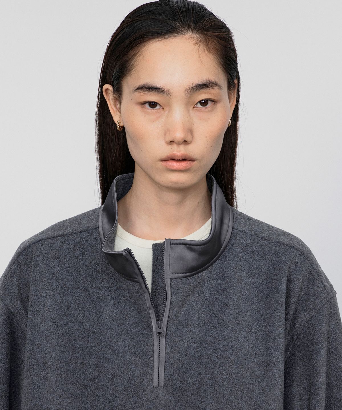 호이테(HEUTE) BLAKE FLEECE HALF ZIP PULLOVER (CHARCOAL)
