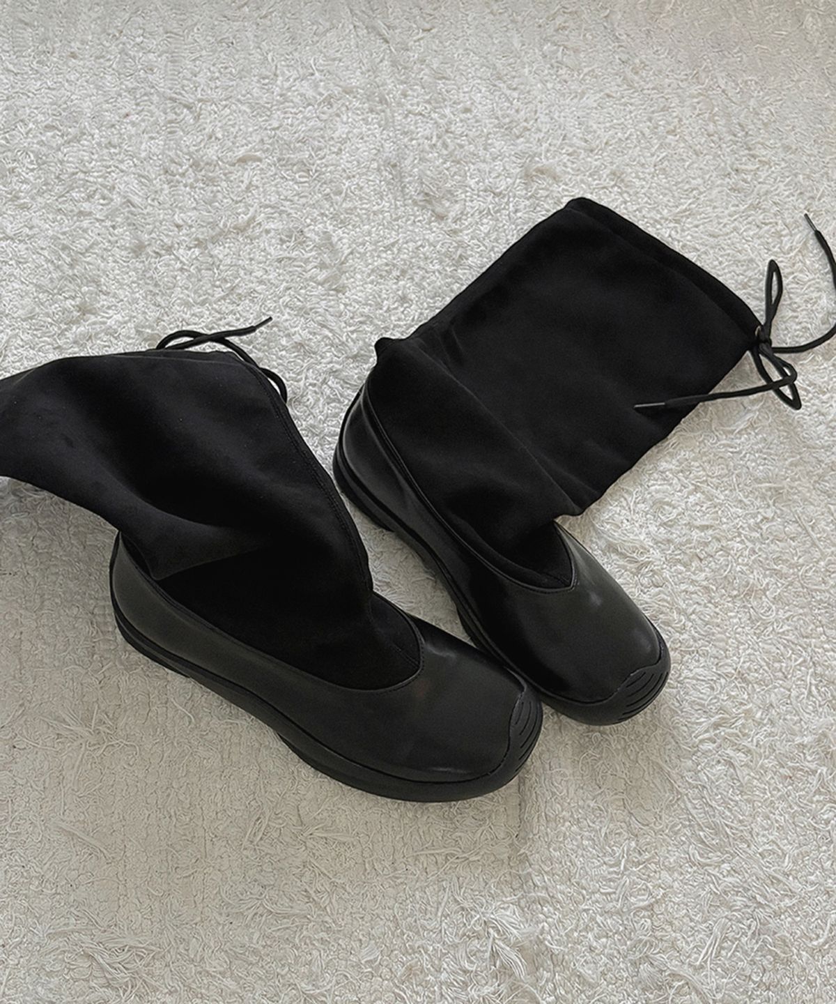 무드앤플(MOODNPLE) Dan 슬라우치 러버솔 부츠 2cm black
