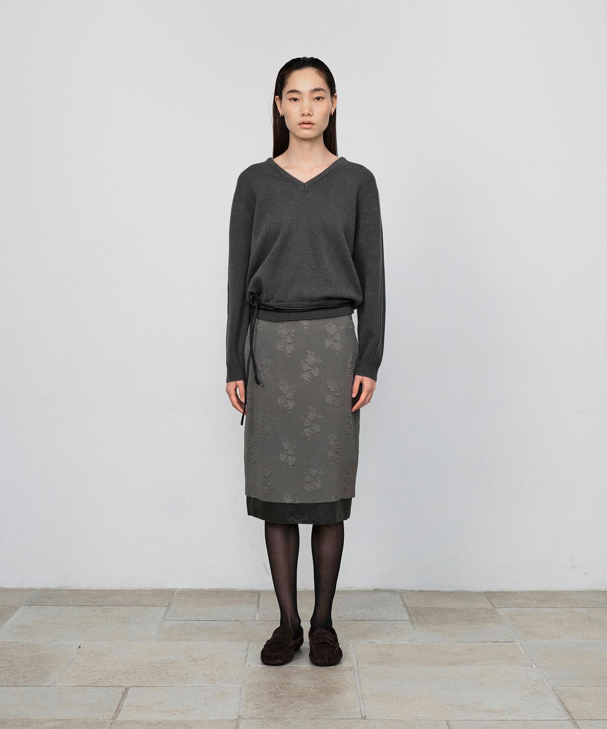 호이테(HEUTE) LESLIE JACQUARD FLORAL SKIRT (GREY KHAKI)
