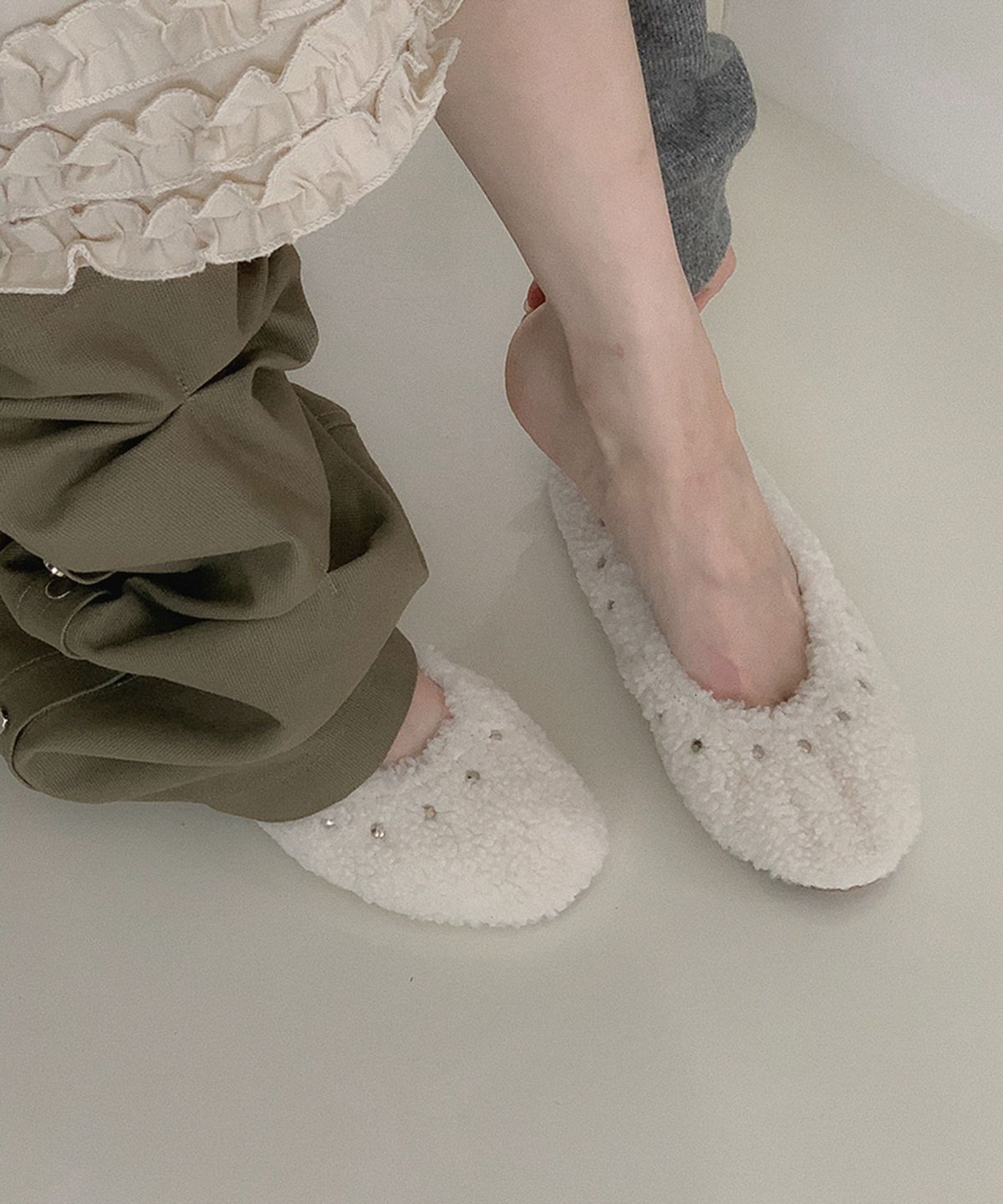 무드앤플(MOODNPLE) Guroom 밴딩 스터드 구름뭉게 뽀글이 플랫 1cm