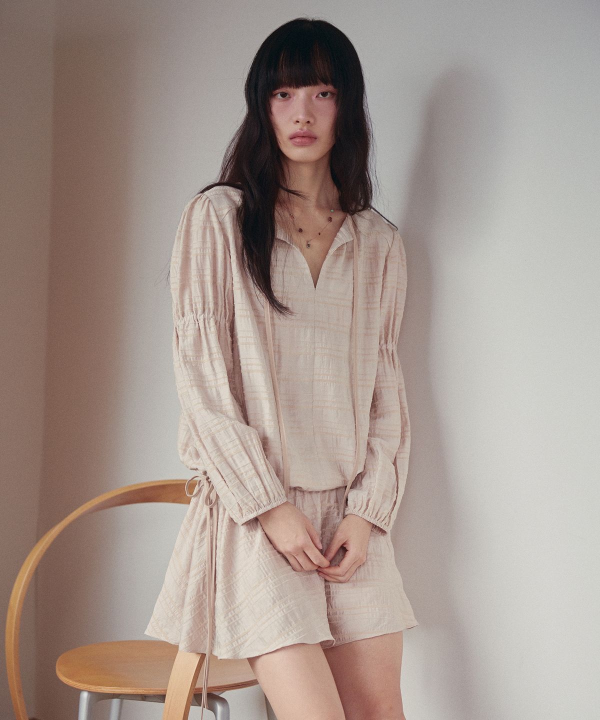 오앨(OUEL) DRAPE TIE MINI DRESS_DUSTY PINK