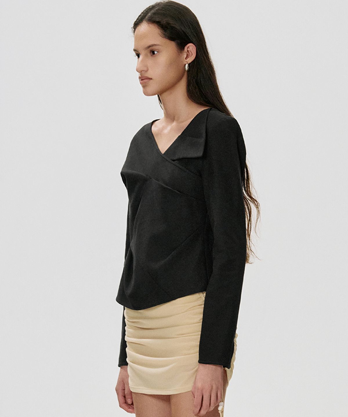 킴지수(KIMZISU) Sculpted Tuck Twill Top_BLACK