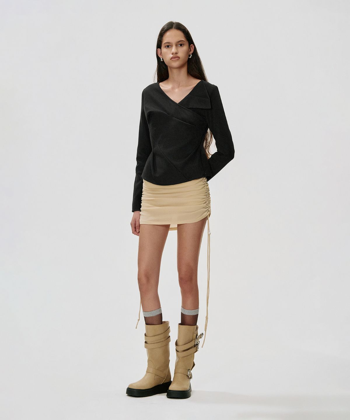 킴지수(KIMZISU) Sculpted Tuck Twill Top_BLACK