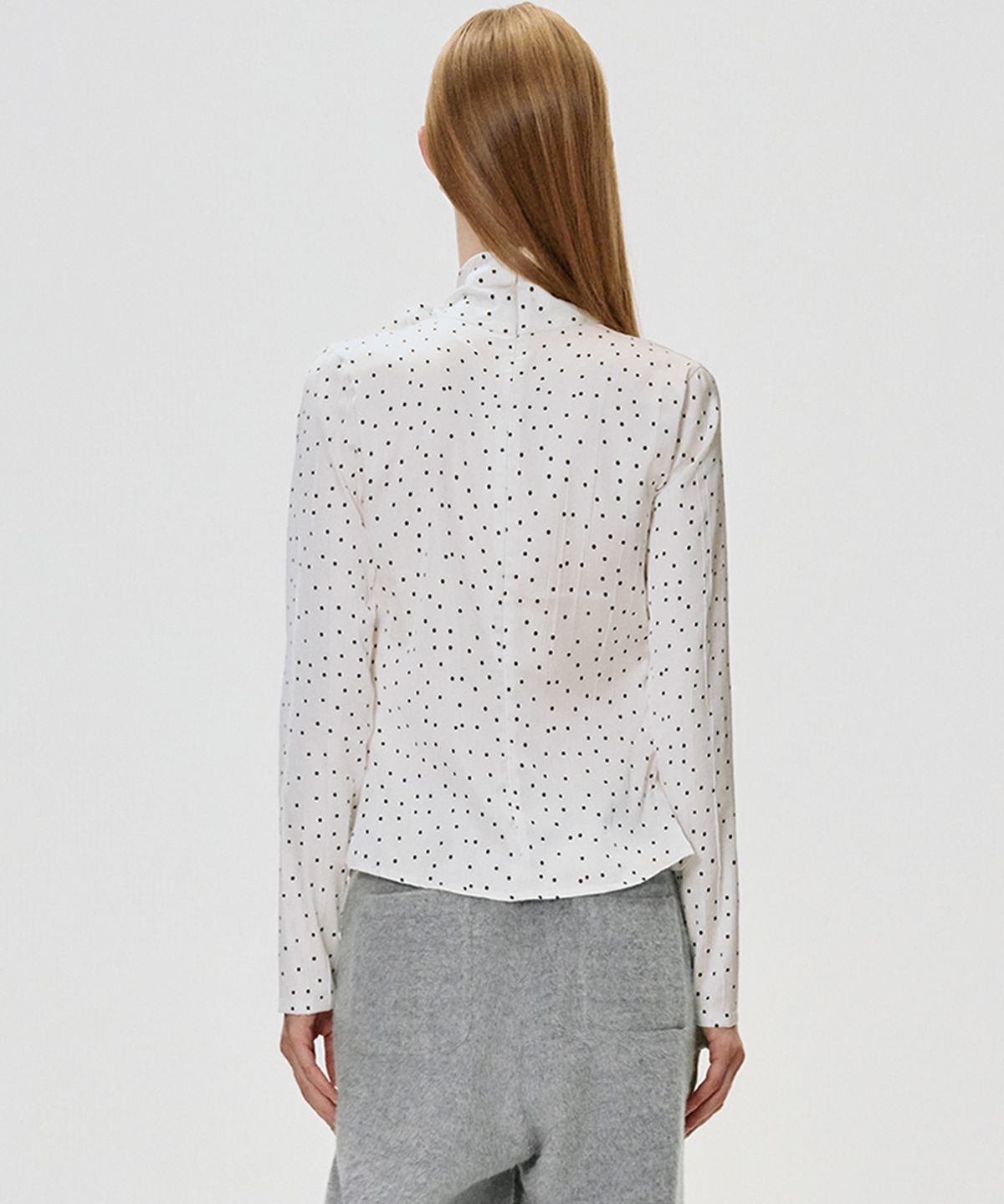 킴지수(KIMZISU) Draped Scarf Dot Top_WHITE