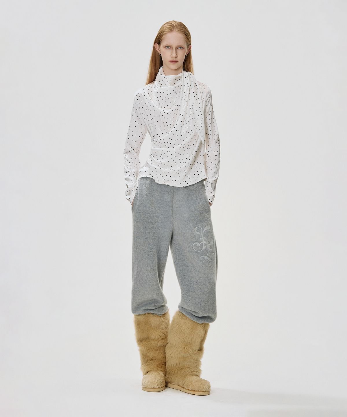 킴지수(KIMZISU) Draped Scarf Dot Top_WHITE