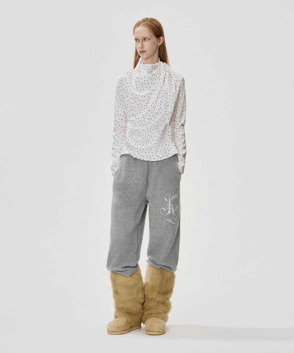 킴지수(KIMZISU) Draped Scarf Dot Top_WHITE