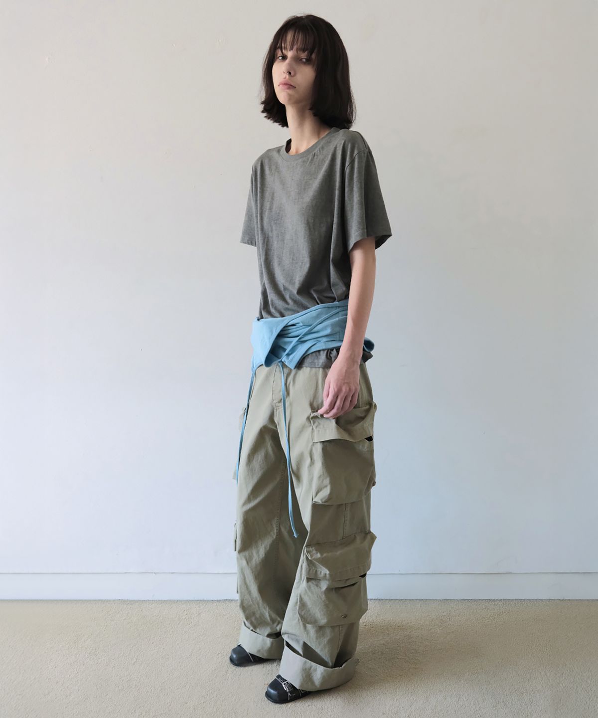 더블유케이엔디 프로젝트(WKND PROJECT) ROLL UP POCKET CARGO PANTS (BEIGE)