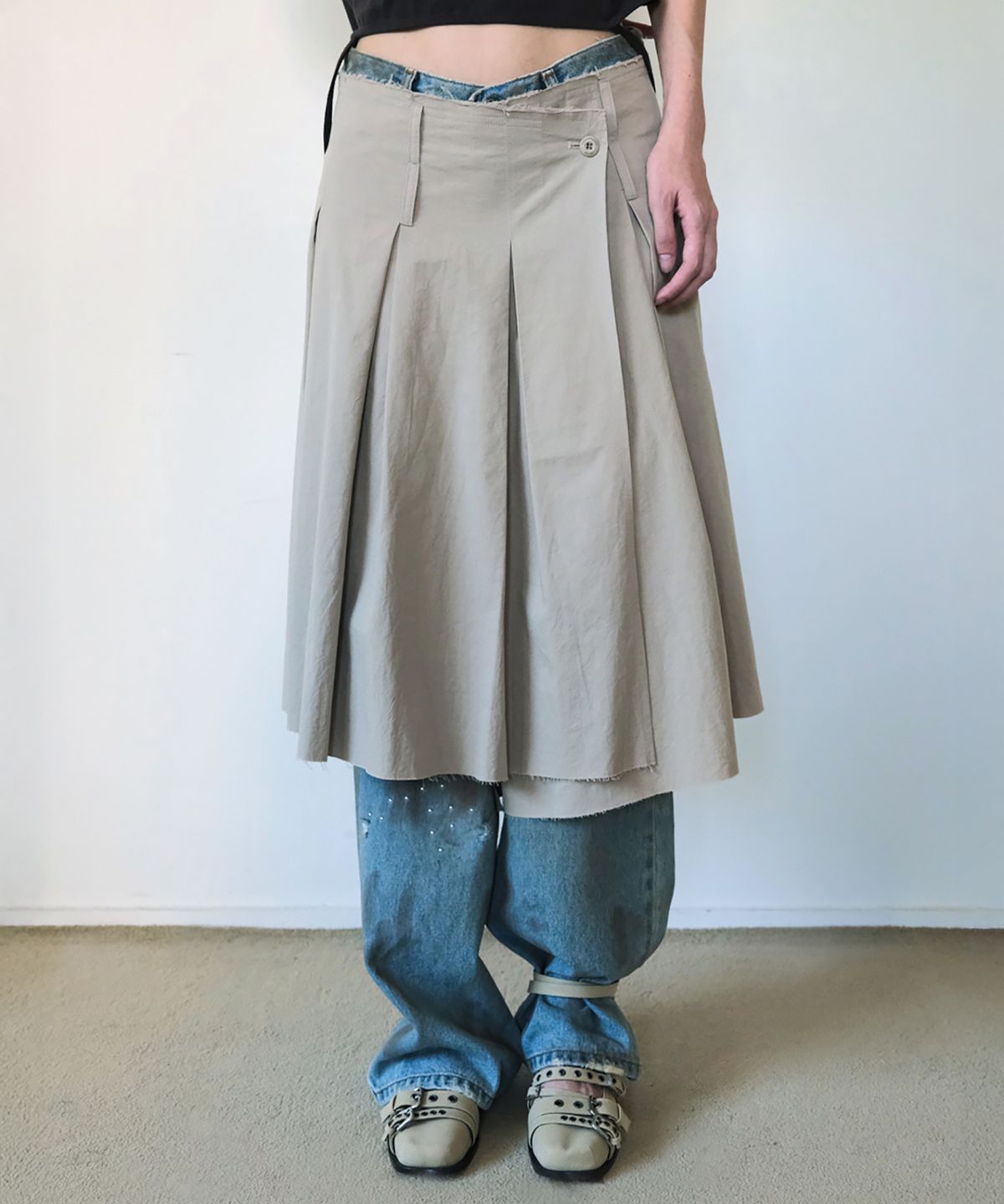 더블유케이엔디 프로젝트(WKND PROJECT) CUTTING COTTON LAYERED SKIRT (GRAY BEIGE)