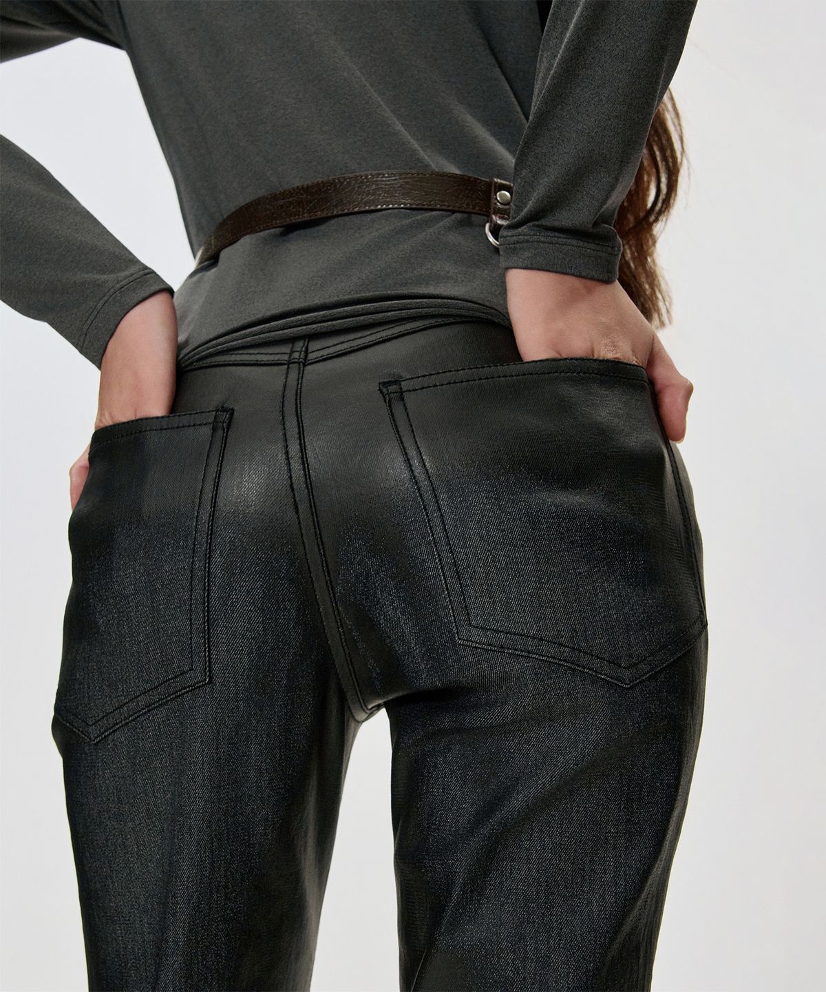 킴지수(KIMZISU) Coated Draped Bootcut Jeans_BLACK