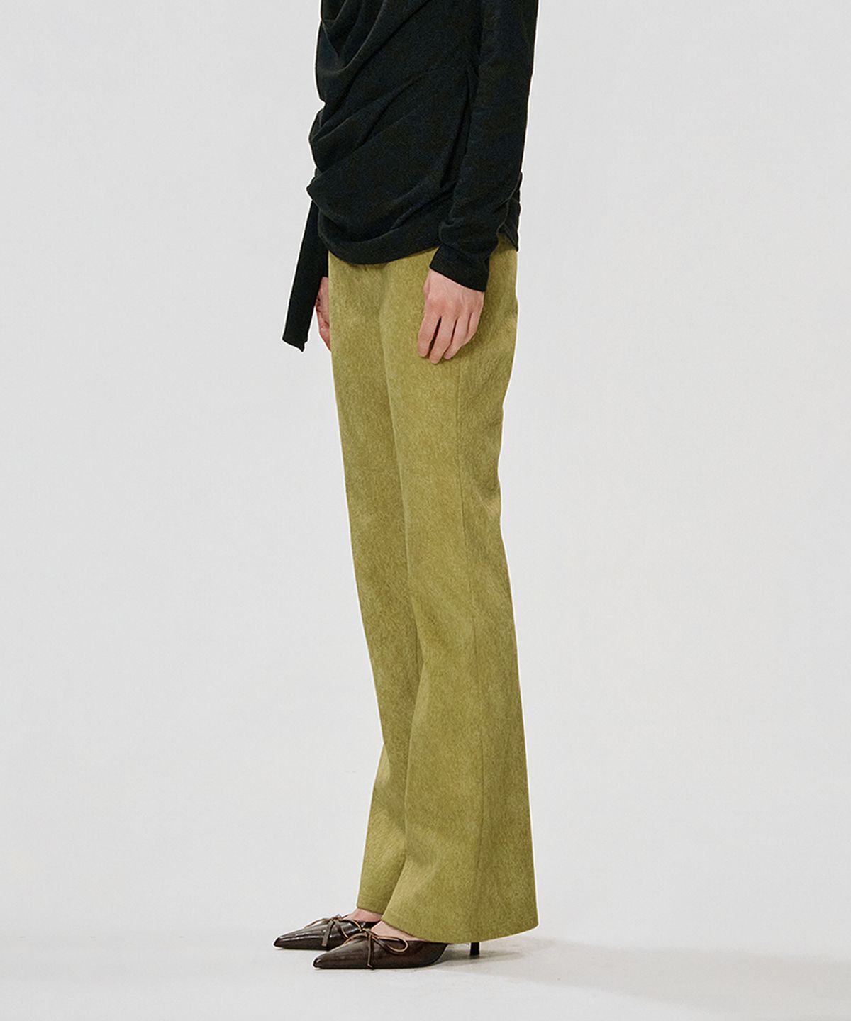 킴지수(KIMZISU) Suede-Texture Bootcut Pants_OLIVE GREEN
