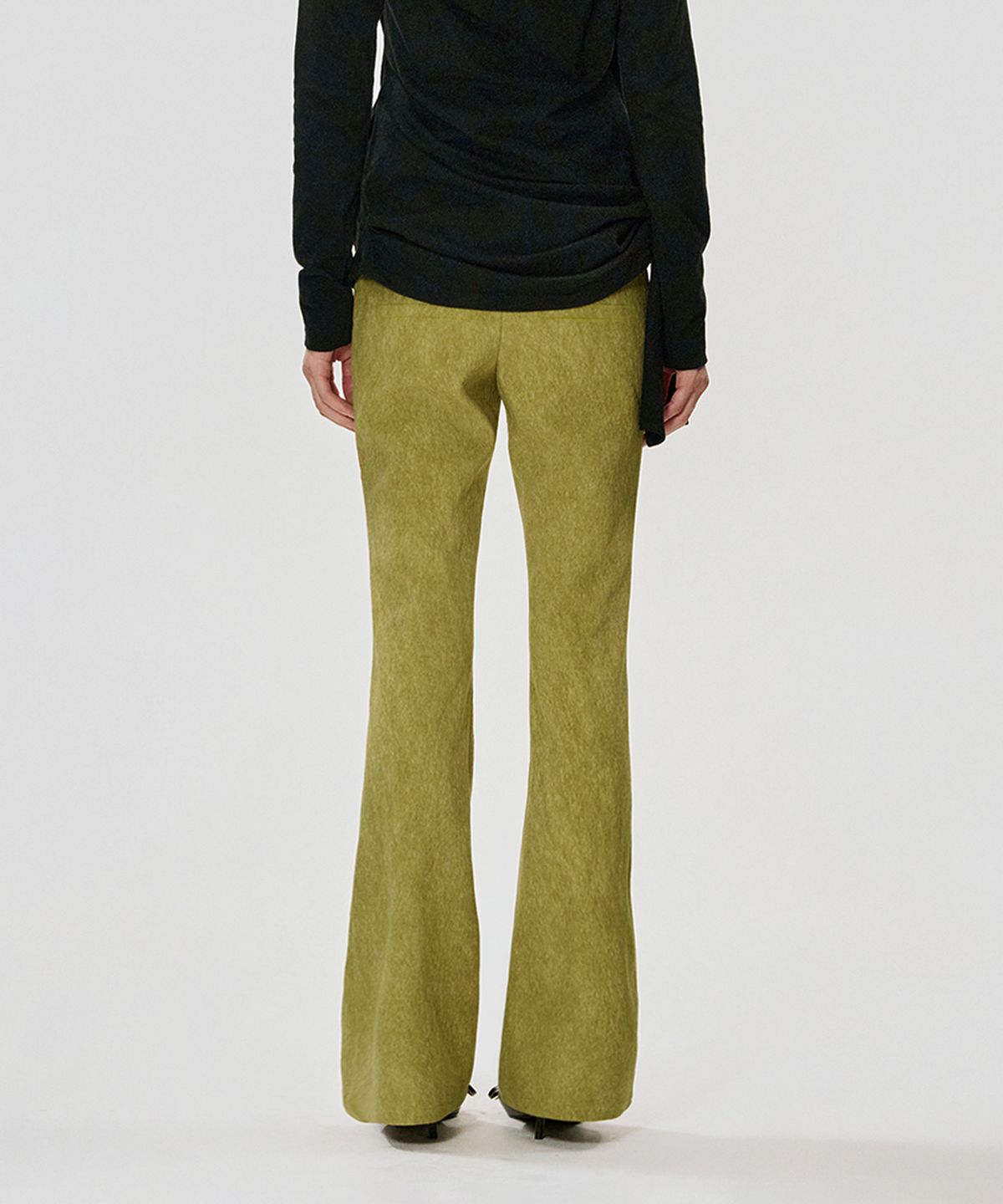 킴지수(KIMZISU) Suede-Texture Bootcut Pants_OLIVE GREEN