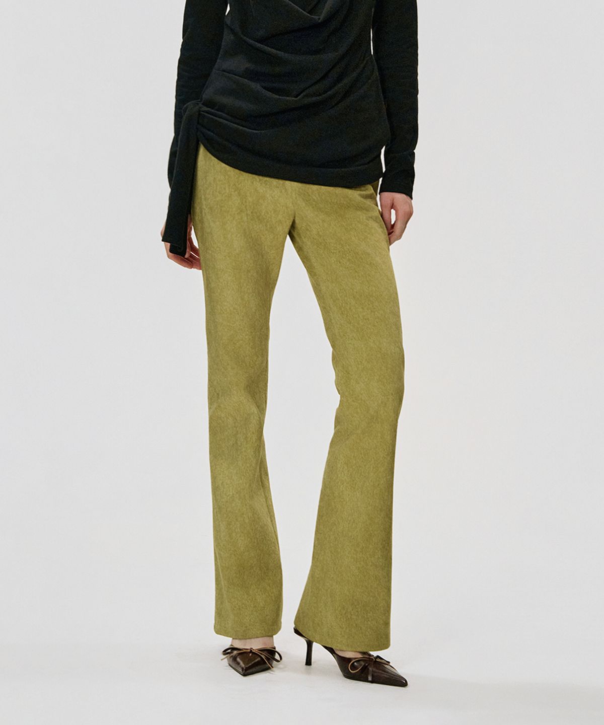 킴지수(KIMZISU) Suede-Texture Bootcut Pants_OLIVE GREEN