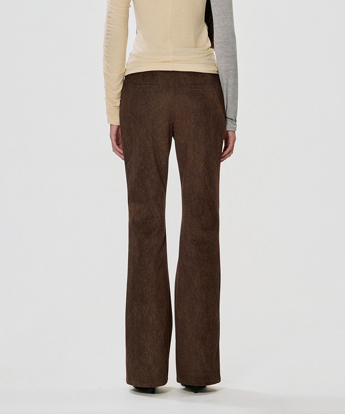 킴지수(KIMZISU) Suede-Texture Bootcut Pants_BROWN