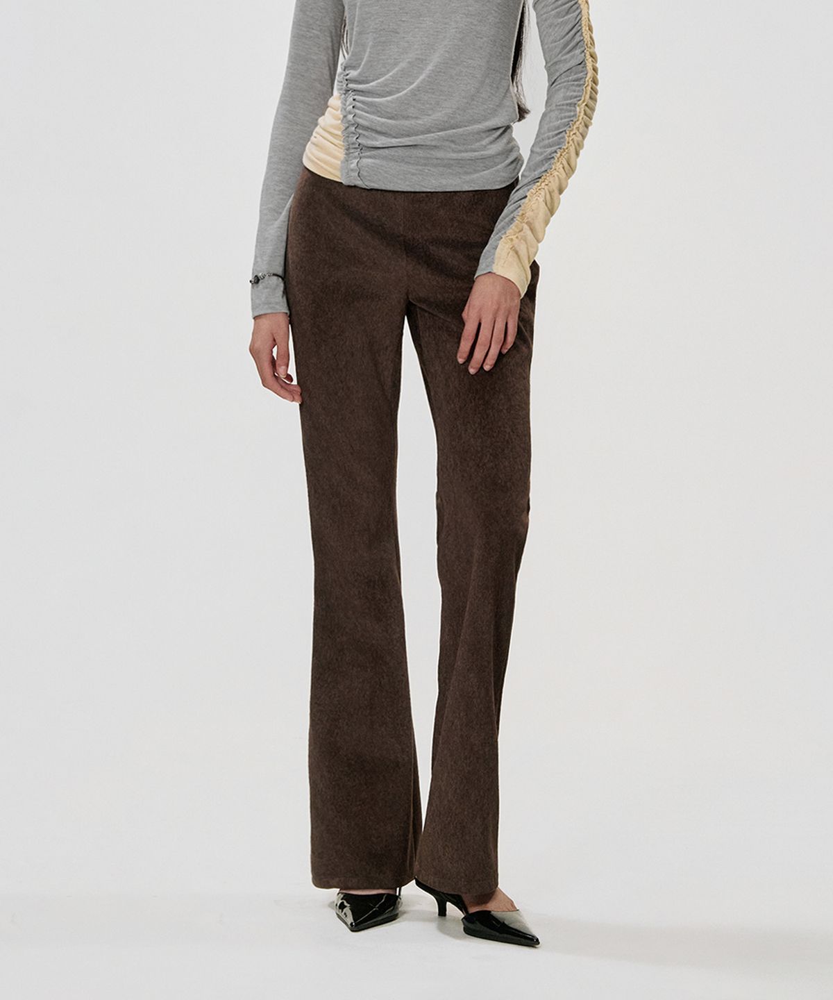 킴지수(KIMZISU) Suede-Texture Bootcut Pants_BROWN