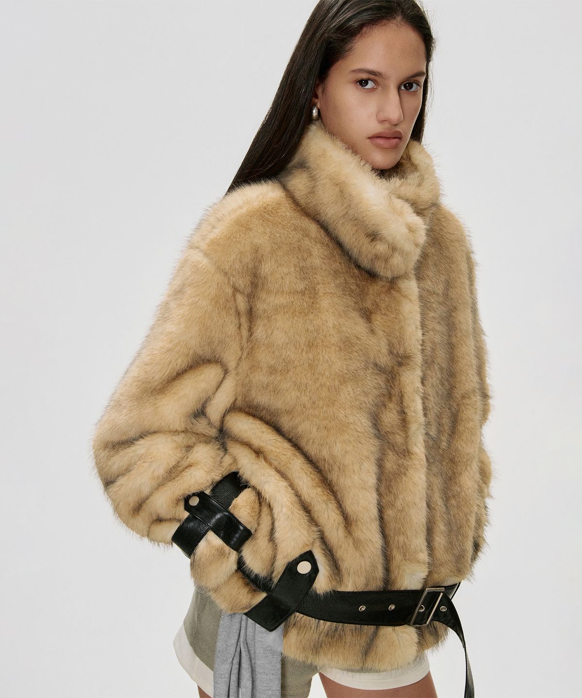 킴지수(KIMZISU) Belted Faux Fur Jacket_IVORY
