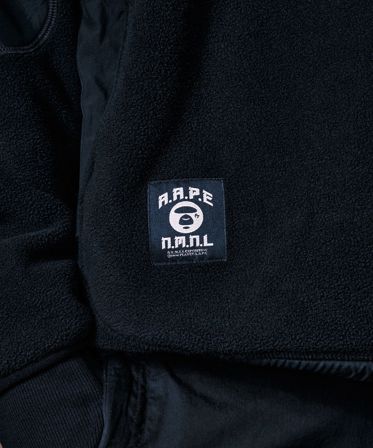 에이프(AAPE) AAPE X NMNL FLEECE HALF ZIP-UP - BLACK