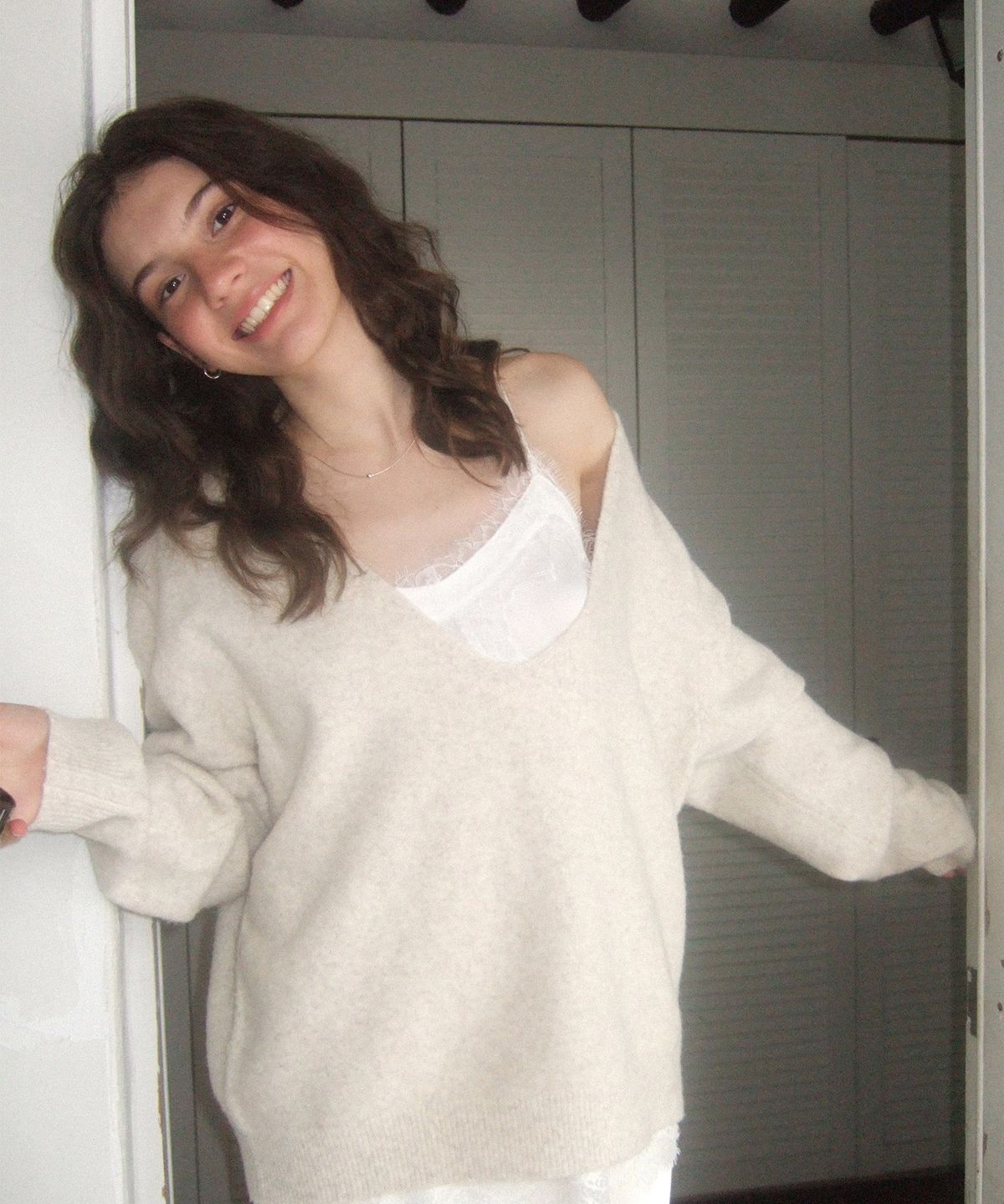 리엘(RE L) [6th] Soren deep v knit (oat beige)